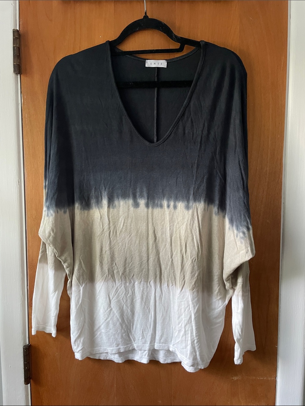 ENTI Ombre V-Neck Long Sleeve Top in Black, Cream & White